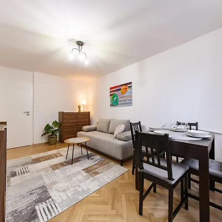 Latte 2 Closed Center * Warszawa