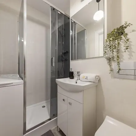 Latte 2 Closed Center