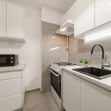 Latte 2 Closed Center *