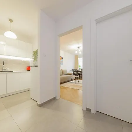 Latte 2 Closed Center Apartman Varsó