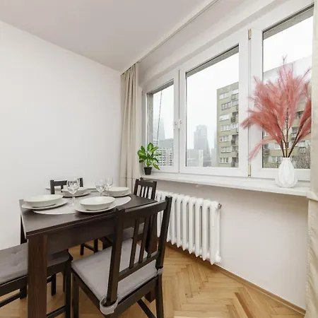 Latte 2 Closed Center Varsó